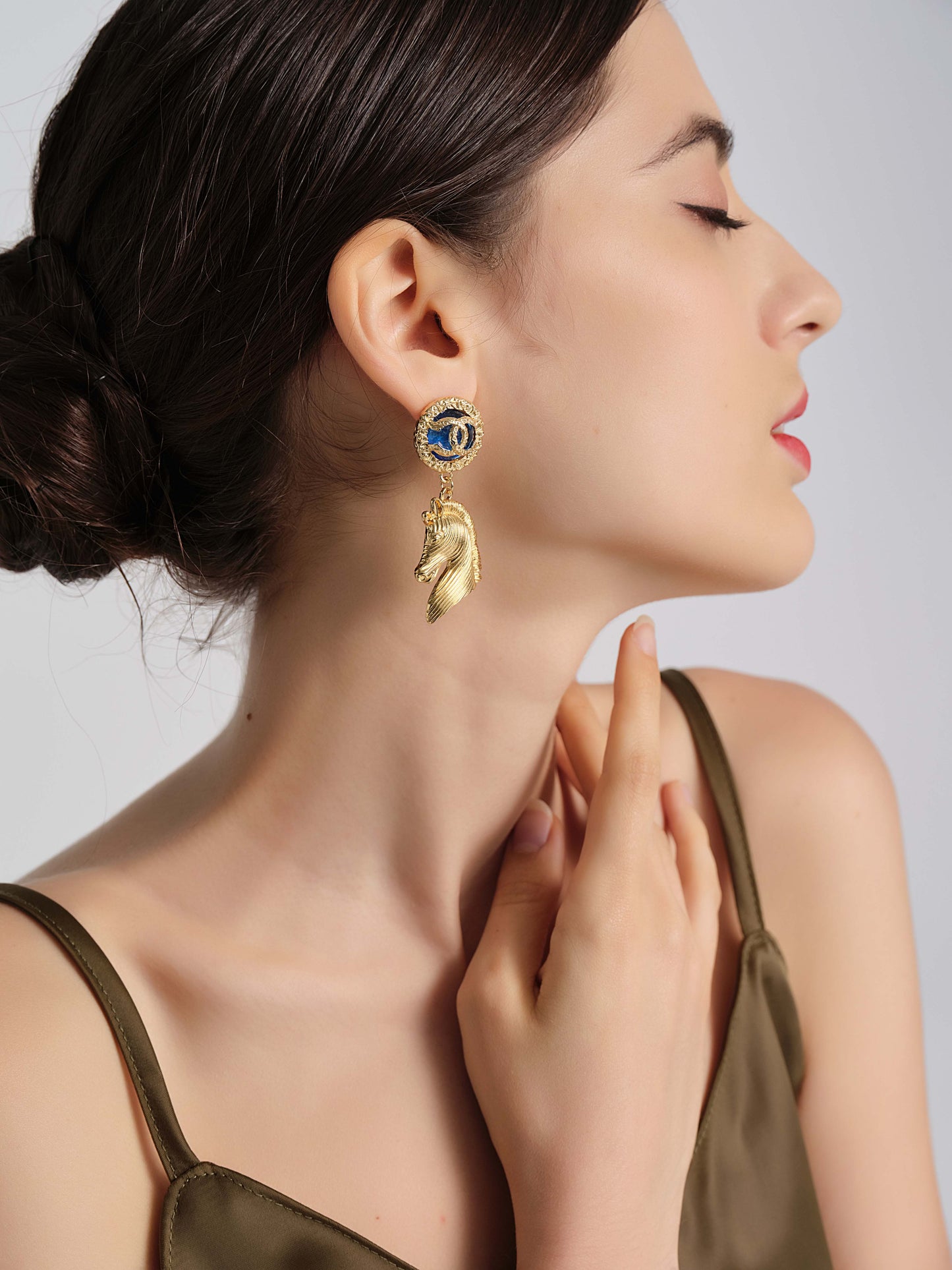 Free Sample Retro Glam Rococo non tarnish vintage 18k gold Horse CC earrings luxury earrings women 925 needle Stud Earrings