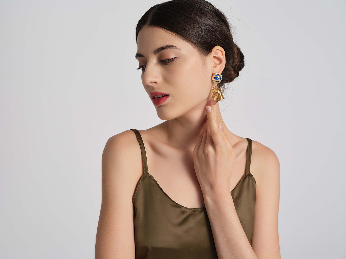 Free Sample Retro Glam Rococo non tarnish vintage 18k gold Horse CC earrings luxury earrings women 925 needle Stud Earrings